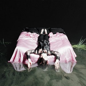 La Terre est plate — Laura Lefebvre